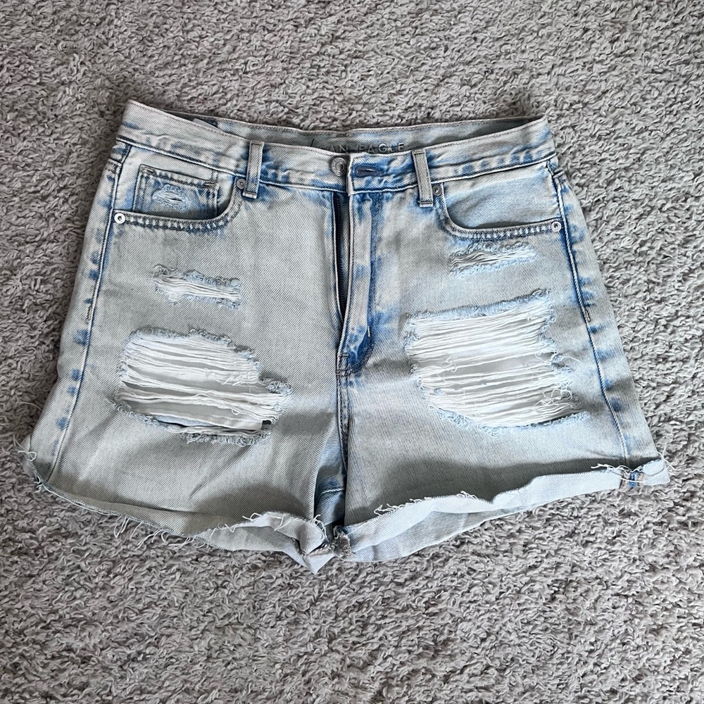 American Eagle Distressed Light Wash Mom Short